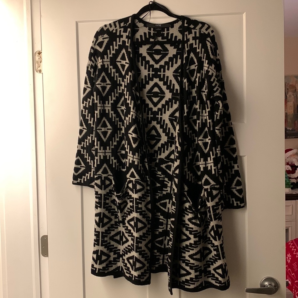 Long knit sweater cream & black size large.